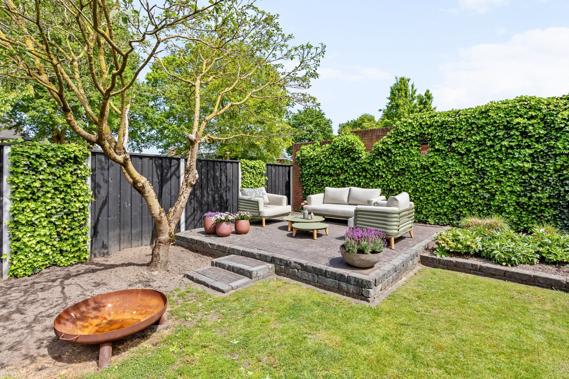 Gezellig tuinterras met loungeset